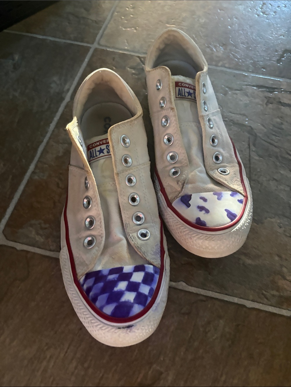 Converse Kids Low-Top Sneakers in Cream with Purple Accents and Red Trim